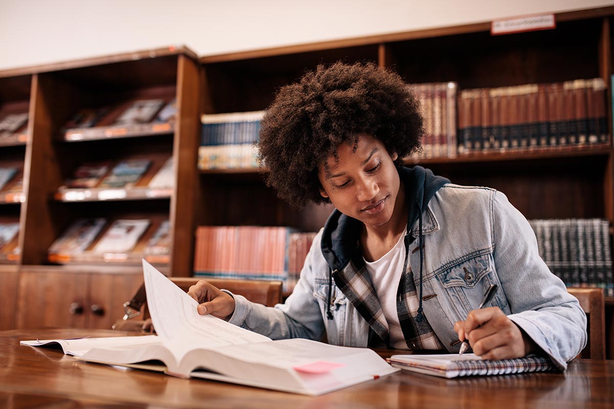 Simple academy. Africa reading. Institutional White.